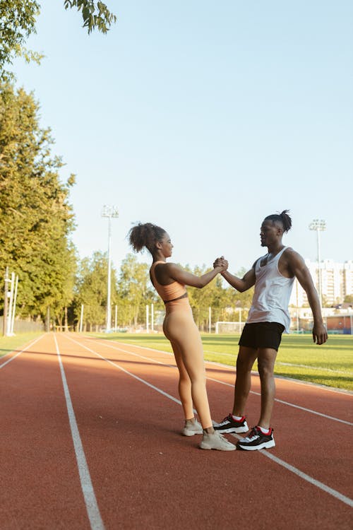 Gratis stockfoto met activiteit, Afro-Amerikaanse man, Afro-Amerikaanse vrouw