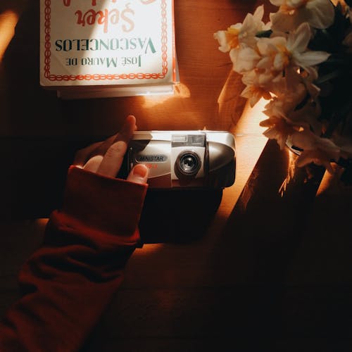꽃, 레트로, 빈티지 카메라의 무료 스톡 사진