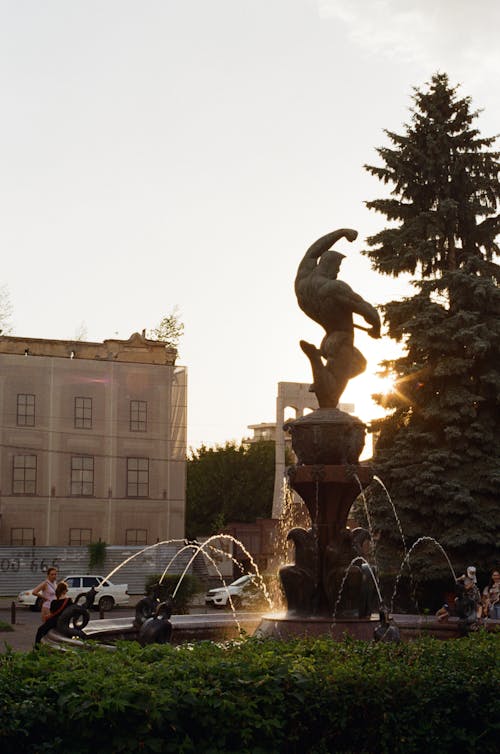 Δωρεάν στοκ φωτογραφιών με άγαλμα, δημόσια πλατεία, δύση του ηλίου Φωτογραφία από στοκ φωτογραφιών
