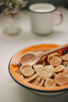 Mini Spooners Frosted Mini Spooners Frosted Cereal