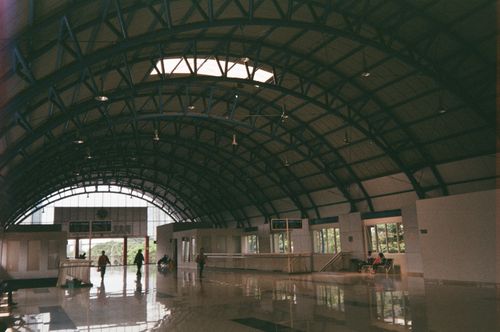 Free Wide-angle view of the interior architectural design of a Jakarta railway station emphasizing its spacious structure. Stock Photo