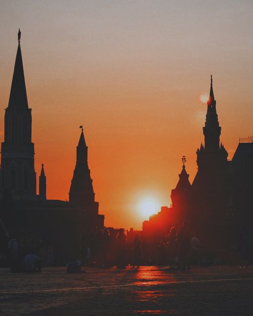 Free A stunning city skyline silhouette against an orange sunset sky, capturing dusk's beauty. Stock Photo