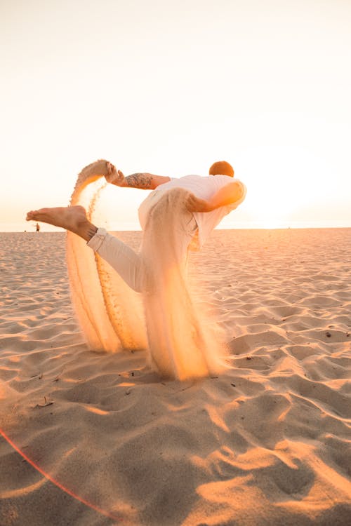 Foto profissional grátis de areia, homem, jogando