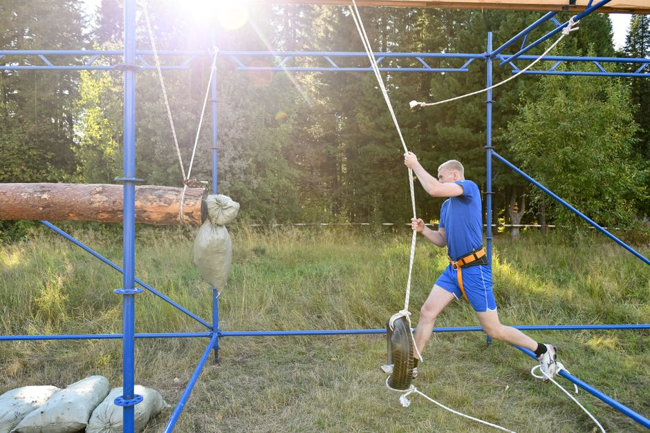 Navy SEAL obstacle course rope slide Navy SEAL obstacle course rope slide