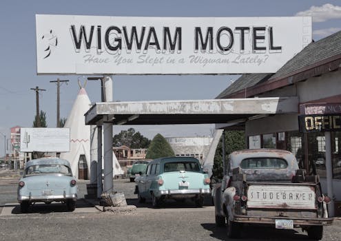 A nostalgic view of classic cars parked at the iconic Wigwam Motel in Holbrook, Arizona.