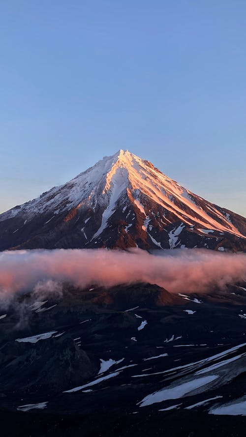 Imagine de stoc gratuită din cer albastru, fotografiere verticală, munte acoperit de zăpadă