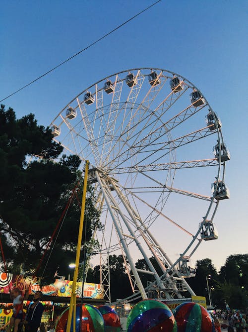 Základová fotografie zdarma na téma karneval, kov, modrá obloha