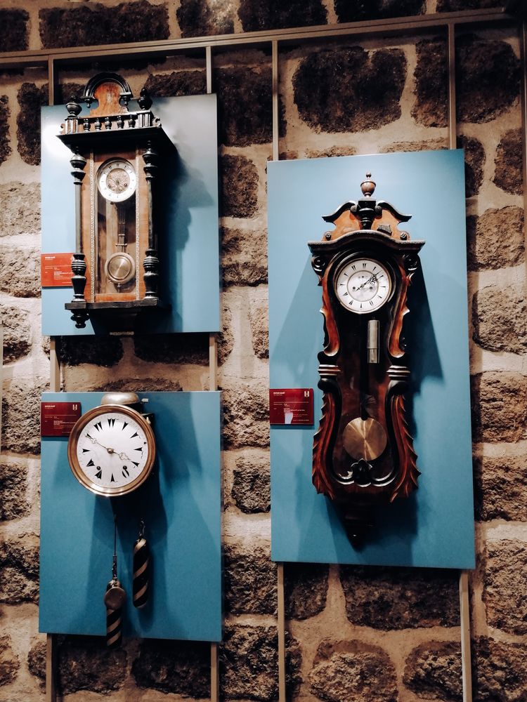 Clock Showcase Photos, Download The BEST Free Clock Showcase Stock ...