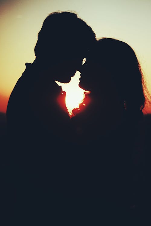 Free Silhouette Photo of Man and Woman About to Kiss Stock Photo