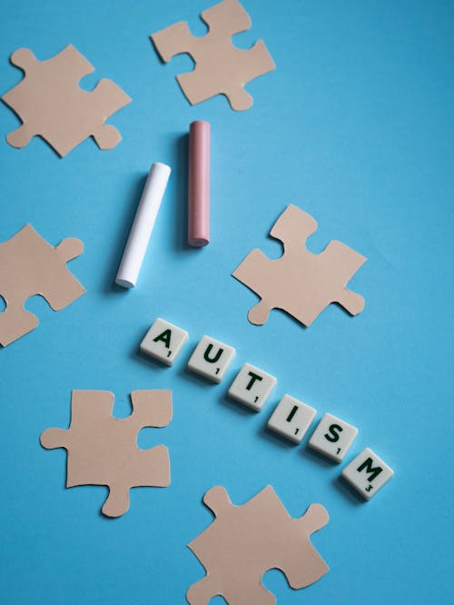 Gratis arkivbilde med autisme, blå bakgrunn, konseptuell