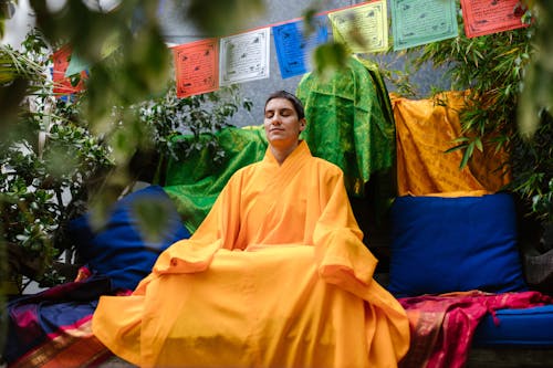 Kostnadsfria Kostnadsfri bild av buddhism, kasaya, kvinna Stock foto