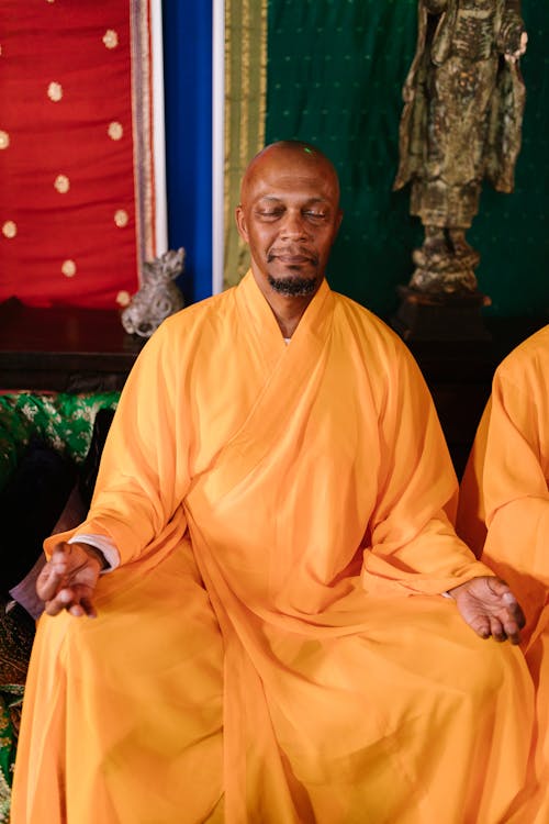 Kostenloses Stock Foto zu asiatischer mann, buddhismus, kahl