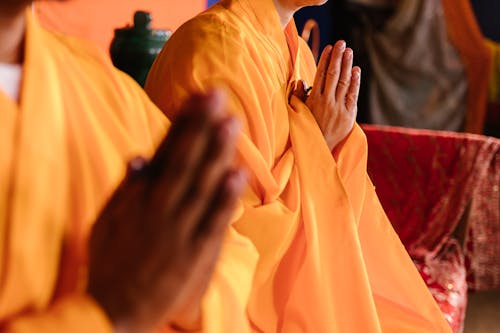 Gratuit Photos gratuites de Bouddhisme, chapelet de prière, des robes Photos
