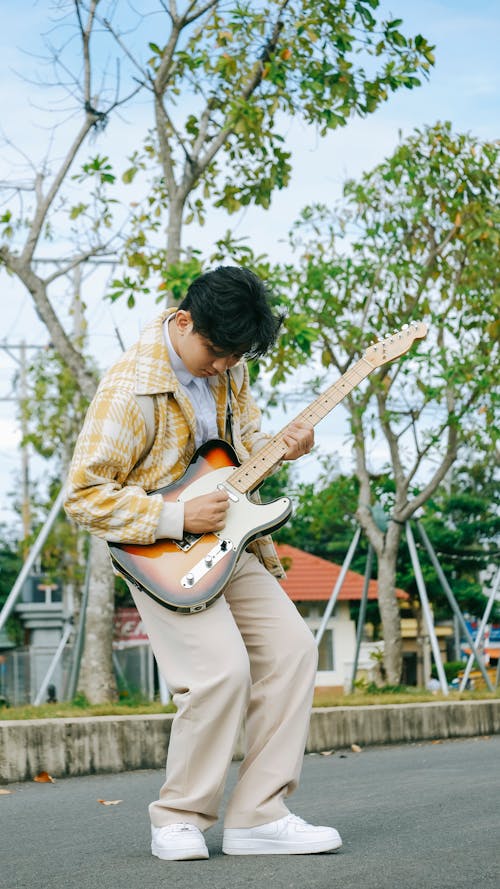 Fotobanka s bezplatnými fotkami na tému elektrická gitara, hranie, hudba