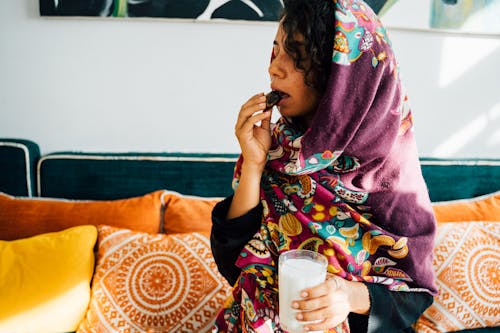 Free A Woman in Hijab Having Snack Stock Photo