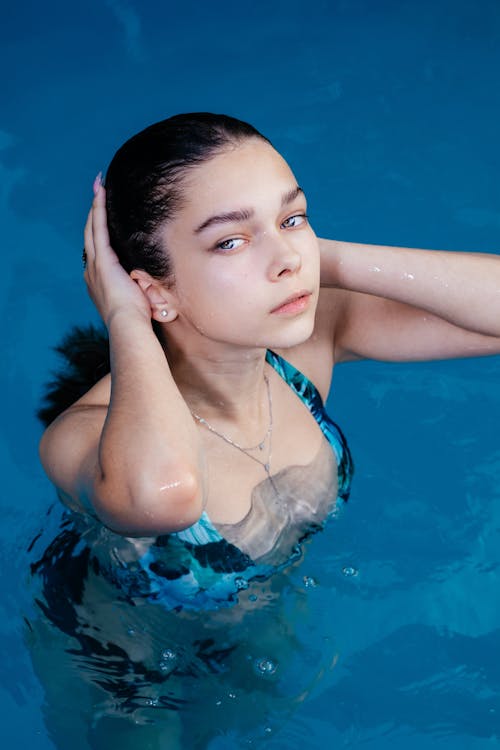 Free A Woman in a Swimming Pool in Her Bikini Stock Photo