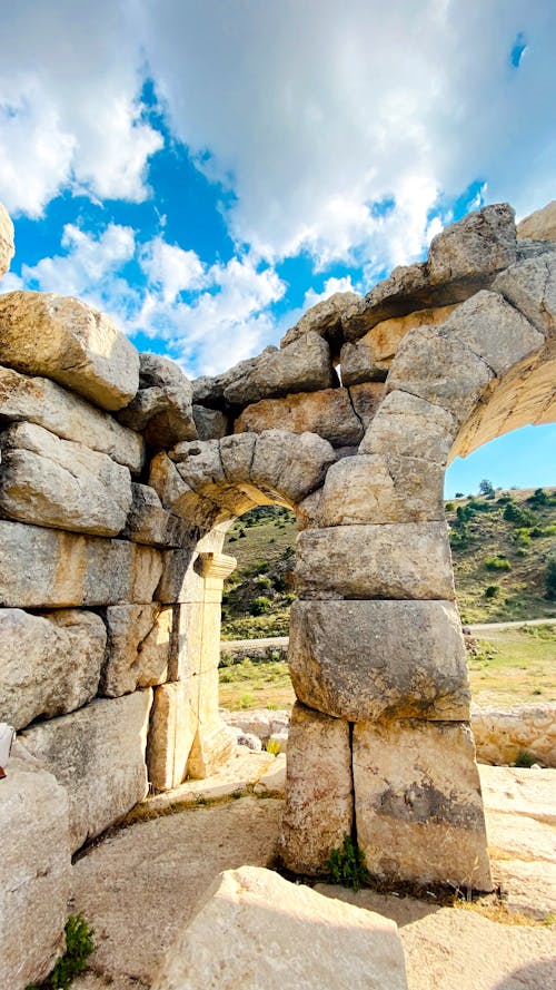 Free Arched Entrance of an Ancient Ruin Stock Photo