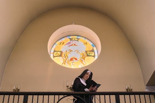 Free A Nun Reading the Bible Stock Photo
