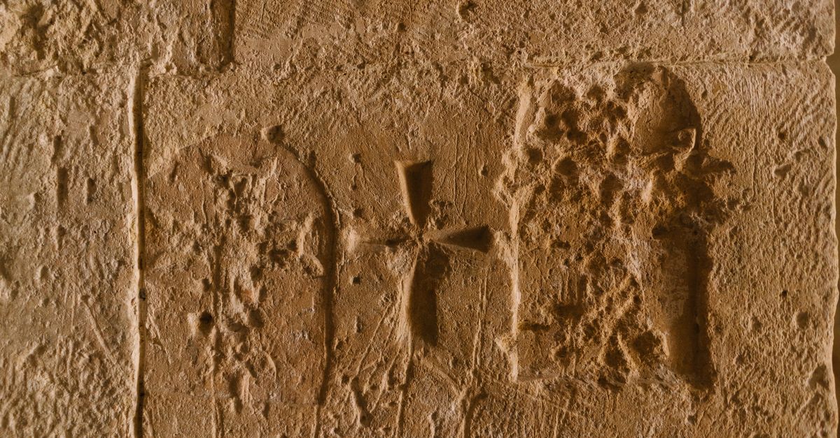 Croix de Lorraine : Histoire et Symbolisme