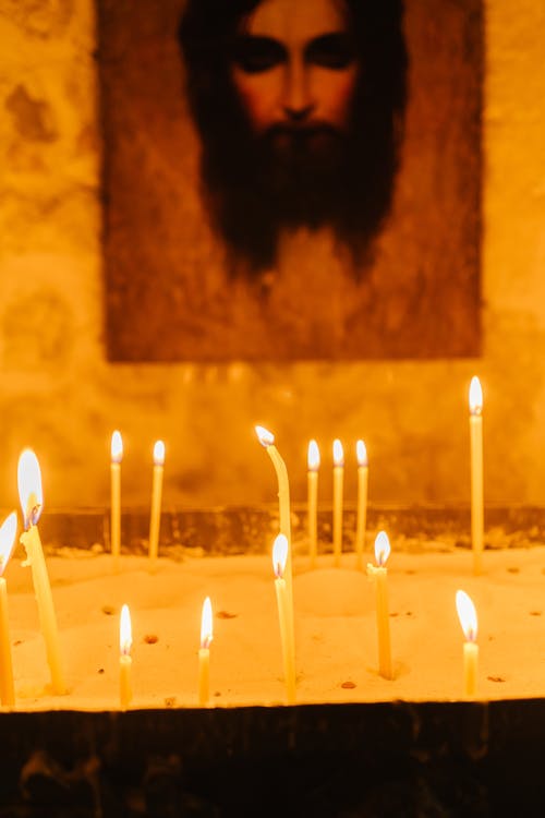 Immagine gratuita di ardente, candele accese, cattolicesimo