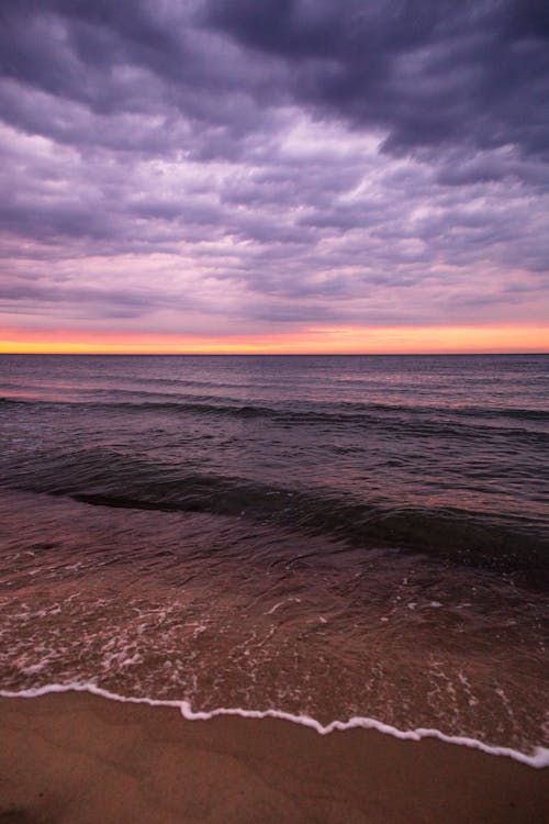 Free Ilmainen kuvapankkikuva tunnisteilla aallot, auringonlasku, hämärä Stock Photo