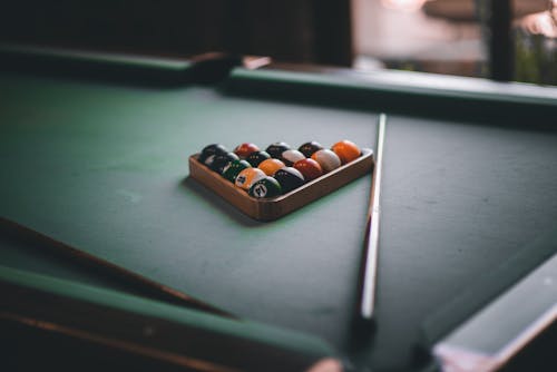 Foto profissional grátis de bolas de bilhar, foco seletivo, mesa de sinuca