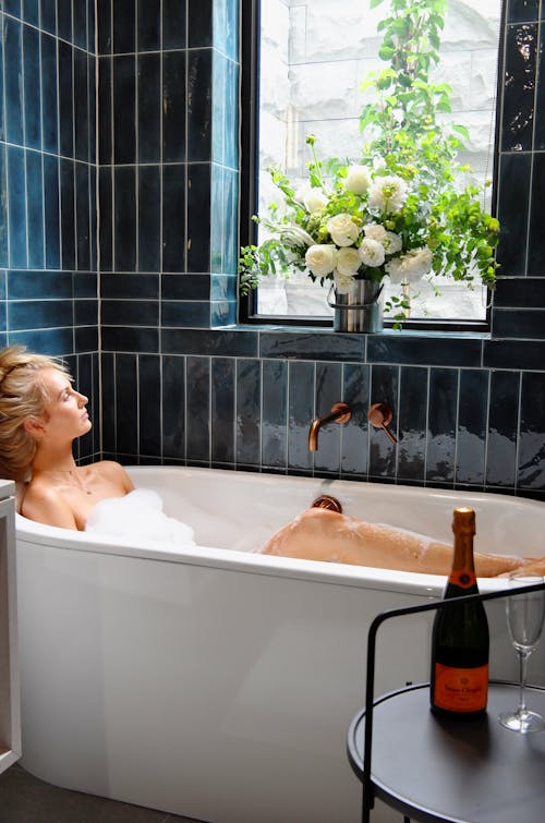 Kostenloses Stock Foto zu badewanne, badezimmer, blumen