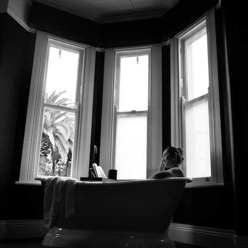 Free 
A Grayscale of a Woman in a Bathtub Stock Photo