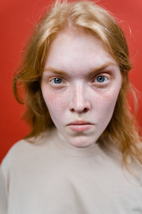 Безкоштовне стокове фото на тему «блакитні очі, вертикальні постріл, жінка»