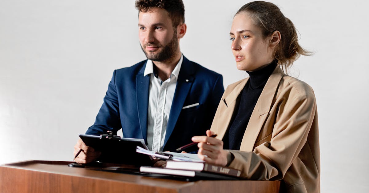 How much do associate lawyers make NYC