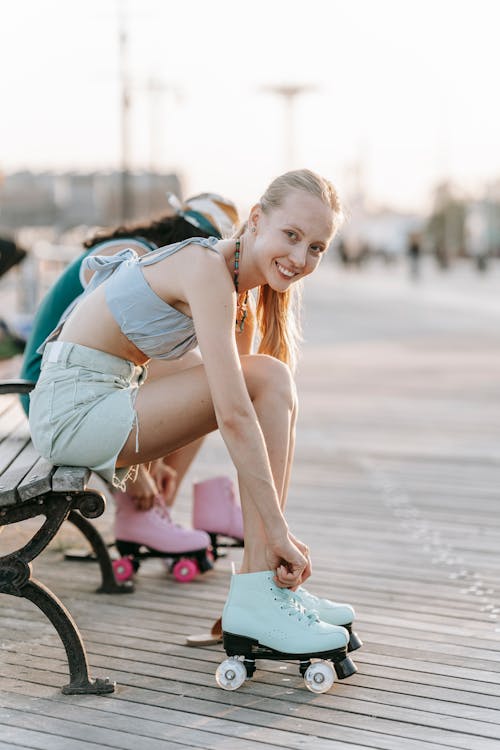 Δωρεάν στοκ φωτογραφιών με Roller-Skaters, επιλεκτική εστίαση, καθιστός