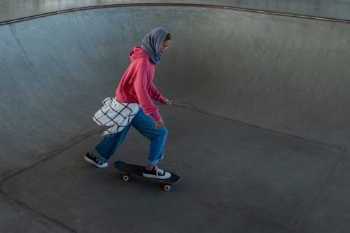 Free A Woman in a Hijab Skateboarding Stock Photo