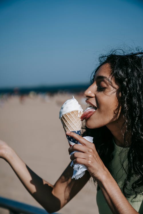 Immagine gratuita di cono di gelato, donna, fondendo