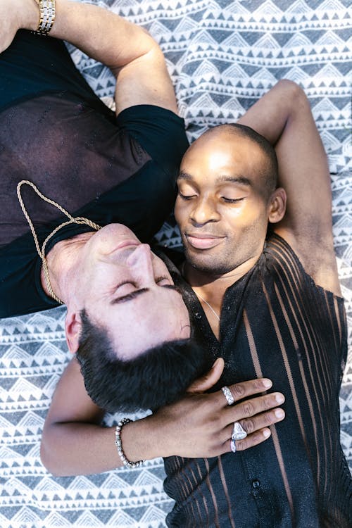Kostnadsfri bild av homosexuellt par, interracial par, kärlek