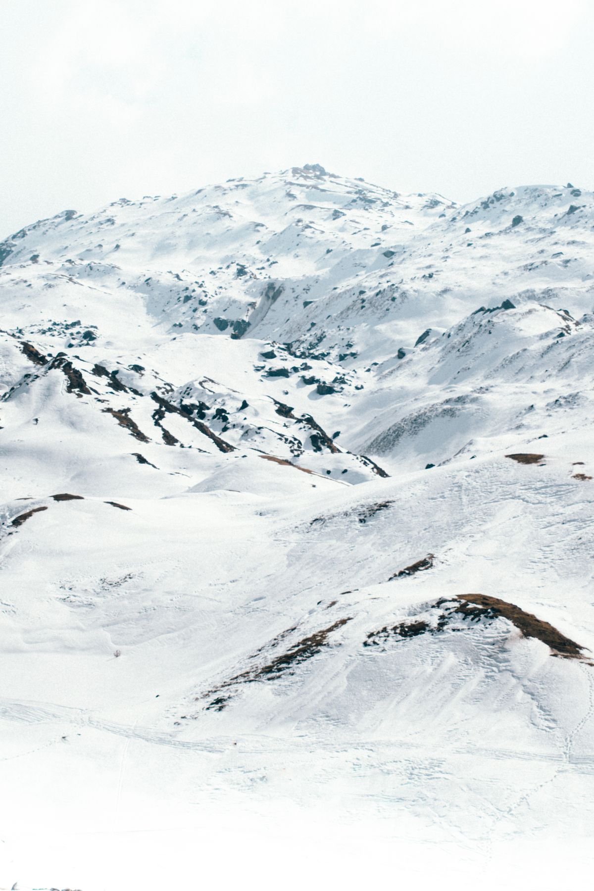 阿拉斯加雪山与荒野丘陵
