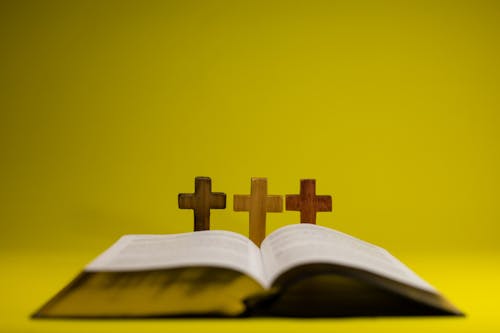 Kostnadsfri bild av bibel, bok, kors