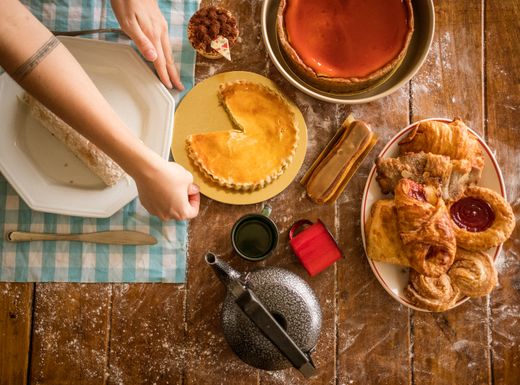 Flat lay of glazed pastries — Klayfe Rohden on Pexels