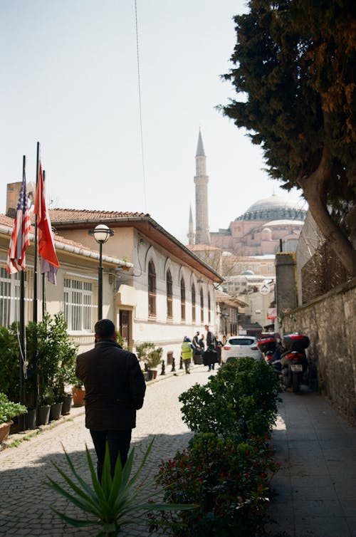 binalar, dikey atış, insanlar içeren Ücretsiz stok fotoğraf