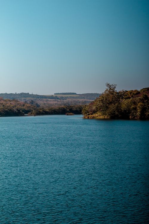 Free Peaceful river scene with clear skies in São Paulo, Brazil, perfect for serene escapes. Stock Photo