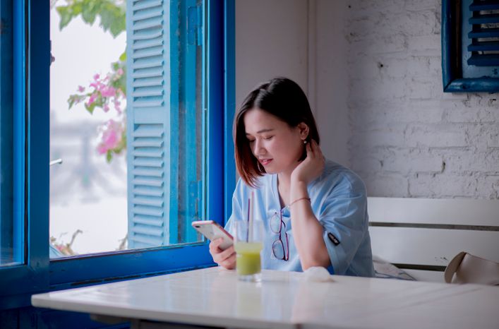 Online dating: starting a conversation on a niche platform