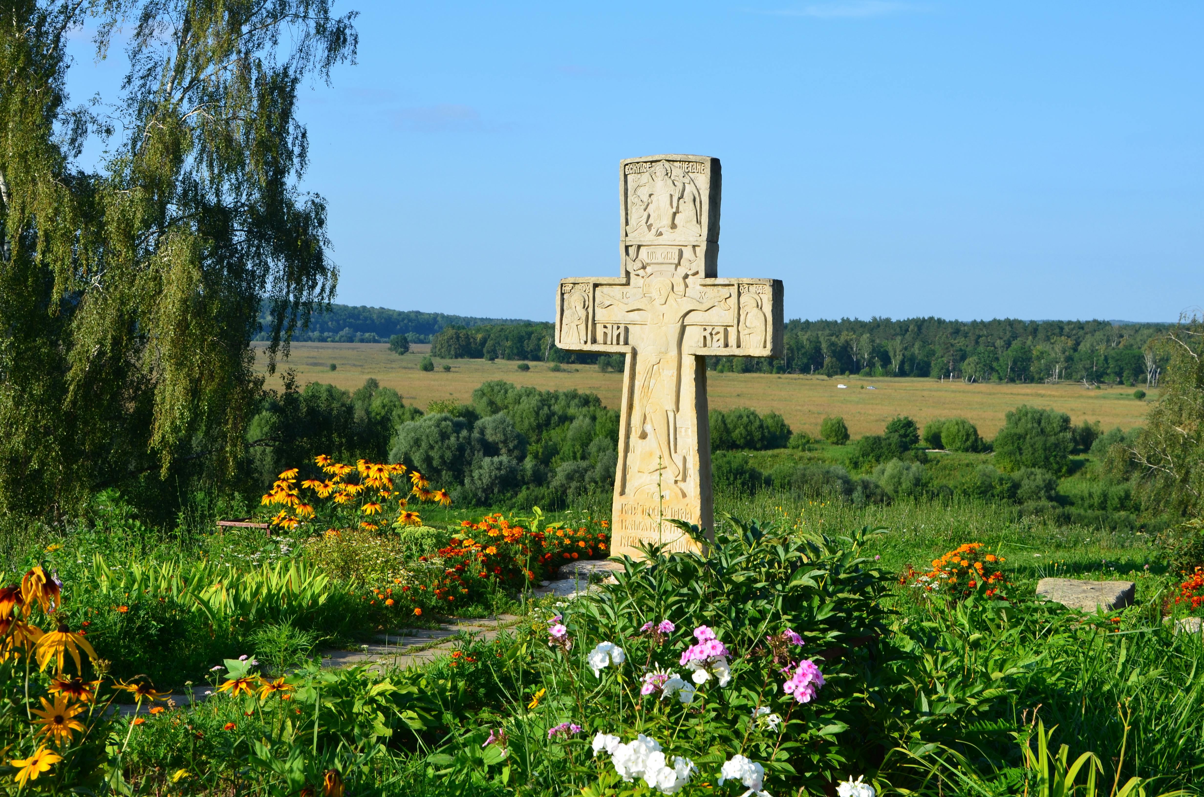 Statue of Jesus Christ on the Cross · Free Stock Photo