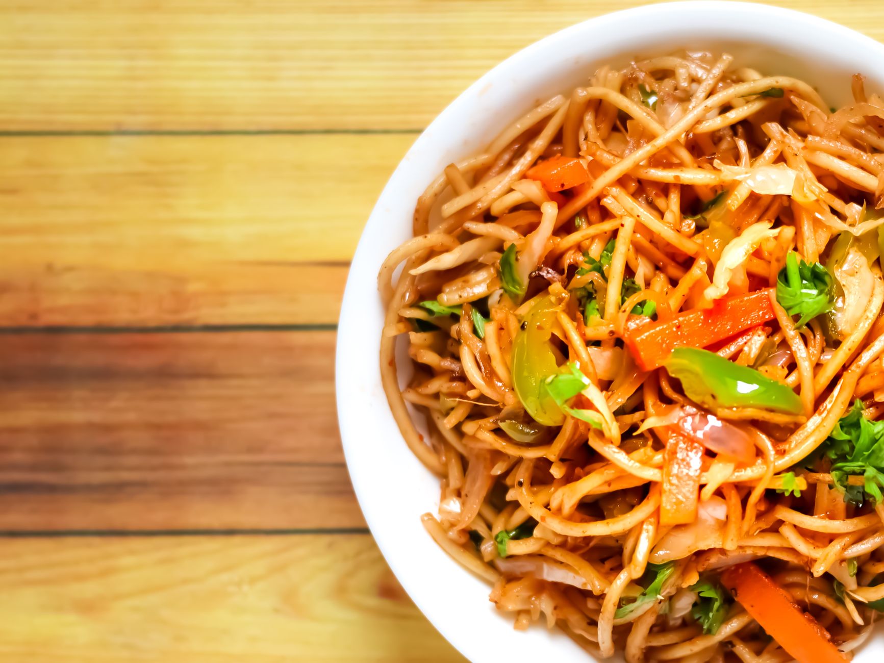Crispy chow mein noodles with vegetables