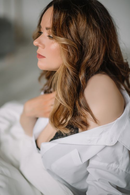 Free Side view portrait of a woman with beautiful hair in a relaxed setting. Stock Photo