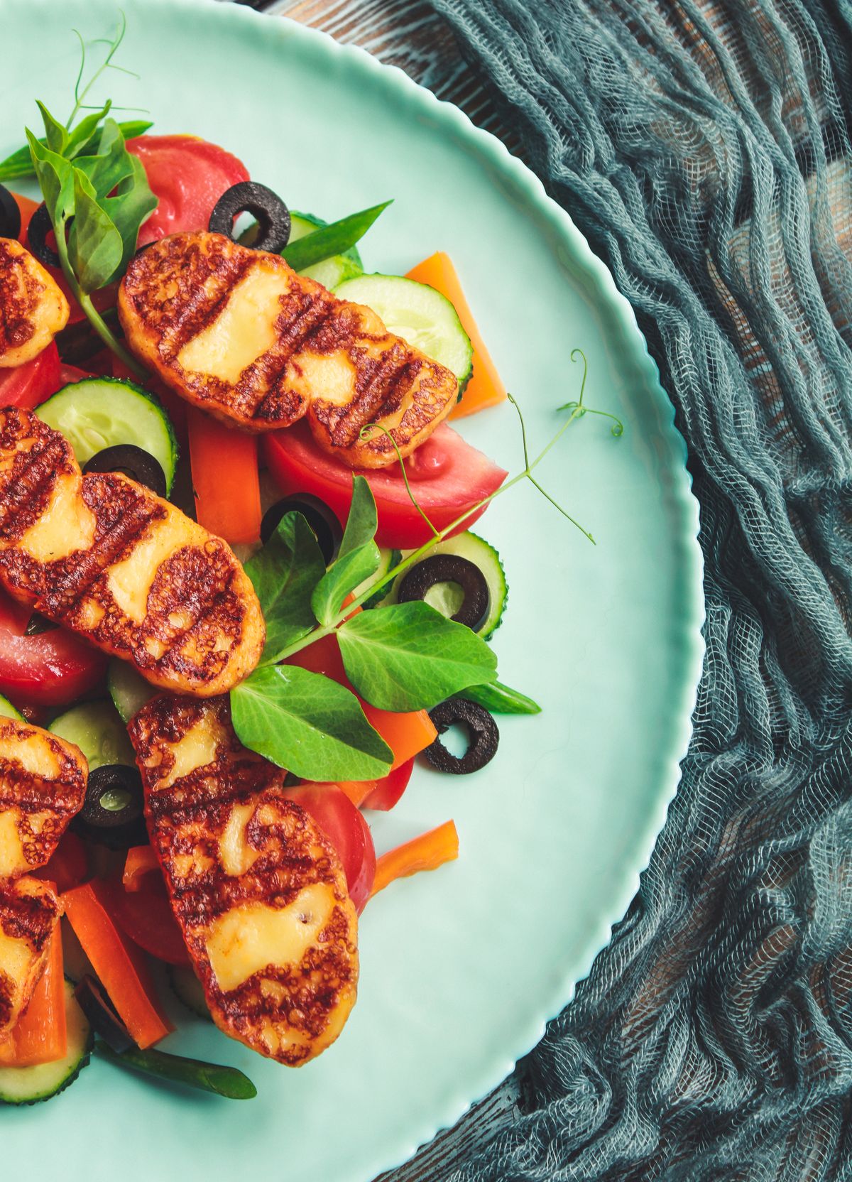 Halloumi grillé, œufs au plat et avocat