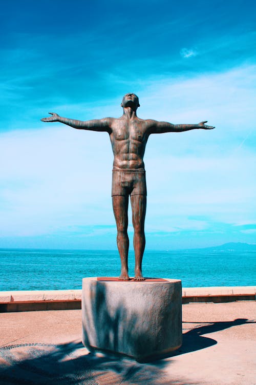 Kostenloses Stock Foto zu bildende kunst skulptur, blauer himmel, bronze