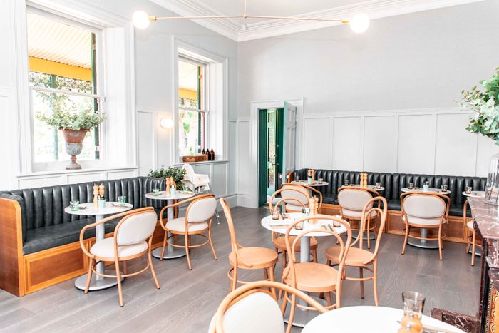 Dining seating