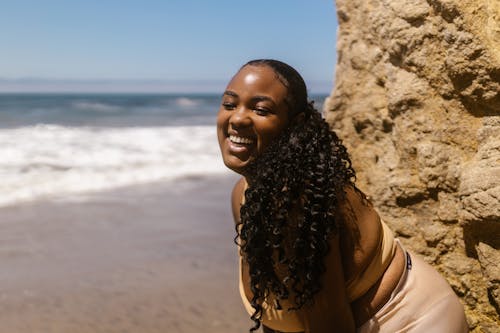 Ilmainen kuvapankkikuva tunnisteilla afroamerikkalaiset naiset, hymyily, kiharat hiukset