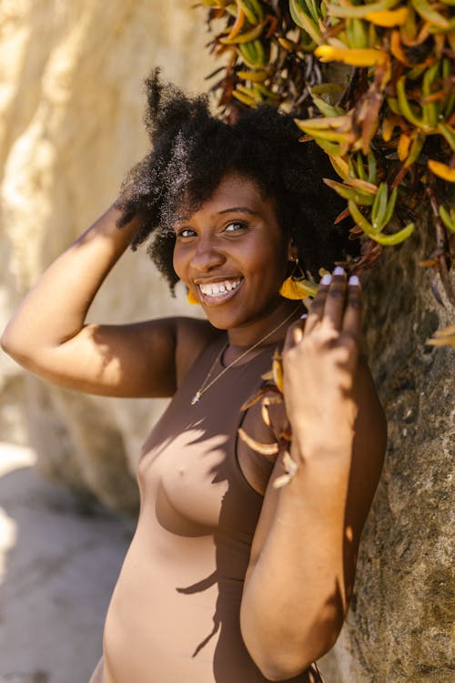 Gratis stockfoto met afro haar, Afro-Amerikaanse vrouw, blij