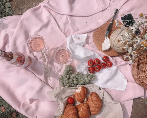 Foto profissional grátis de flores, frutas, manta rosa