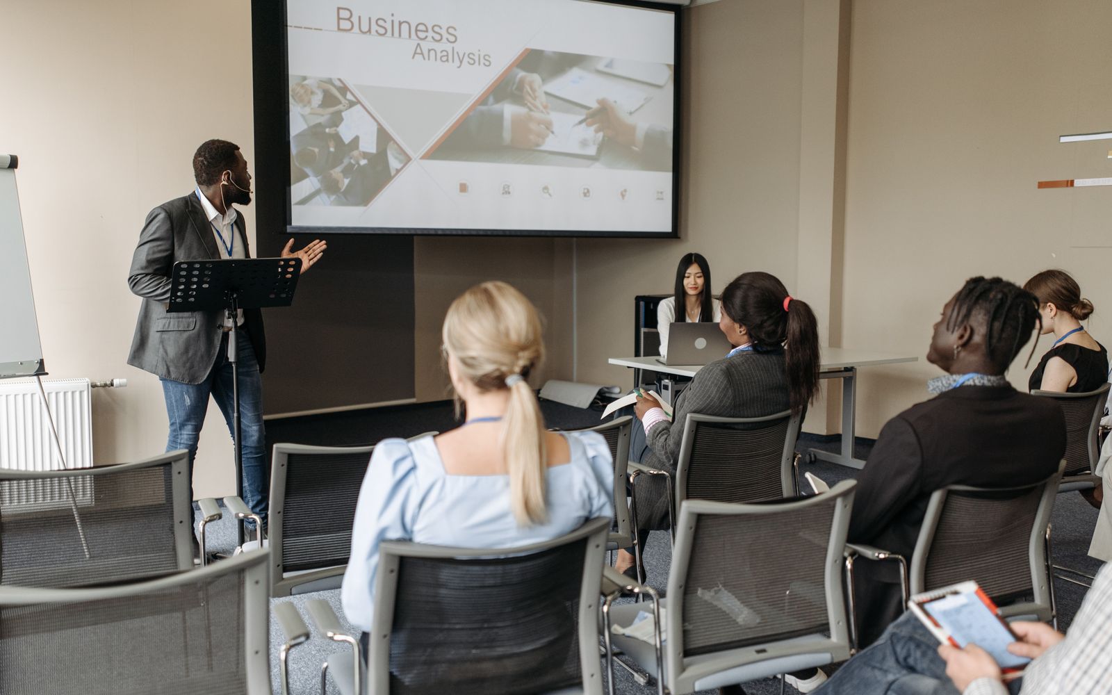 Formación en empresa con presentación ante el equipo